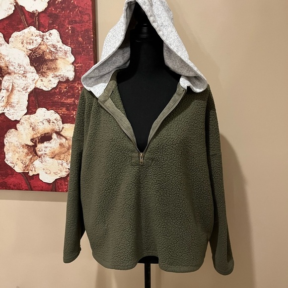 Umgee U.S.A. Women's Oversized Cropped Olive Green and Grey Hoodie, size Small - Picture 2 of 4